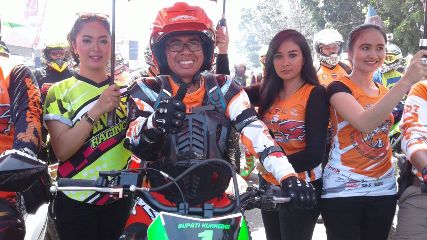  Bupati Mursini Lepas 1.100 Traker Jelajahi Kuansing